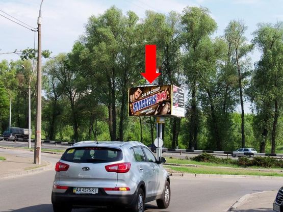 Фото рекламной плоскости по адресу Победы пр. / Ушакова ул., выезд с Ушакова ул., из центра