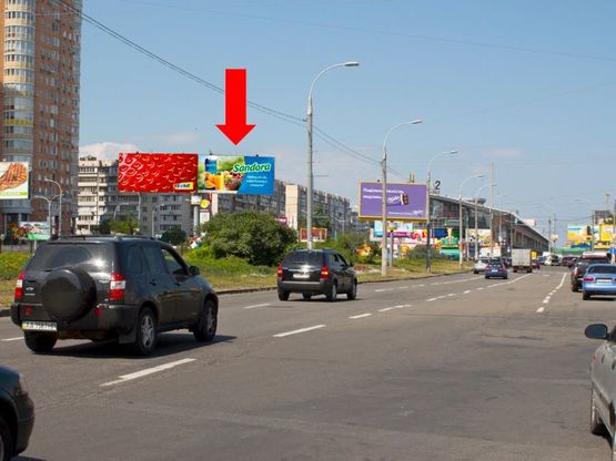 Фото рекламної площини за адресою Оболонский пр., 22B, ст. м. "Минская", разделитель, возле ТРЦ "Dream Toown", правая, в сторону ст. м. "Героев Днепра"