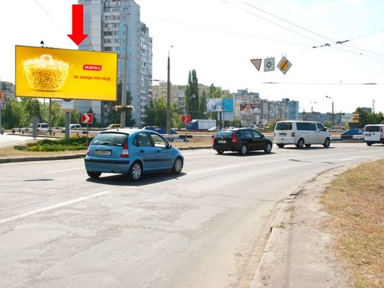 Фото рекламной плоскости по адресу Маяковского пр. / Сабурова ул., разделитель, в центр