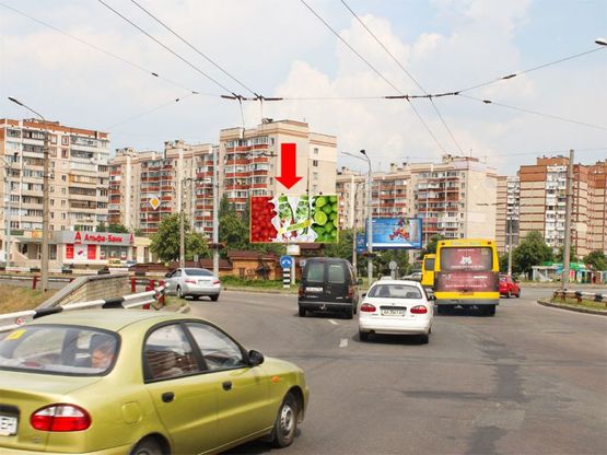 Фото рекламної площини за адресою Маяковского пр. / Сабурова ул., разделитель, из центра