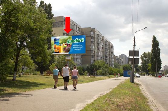 Фото рекламной плоскости по адресу Ревуцкого ул., 25, в сторону ст. м. "Харьковская"