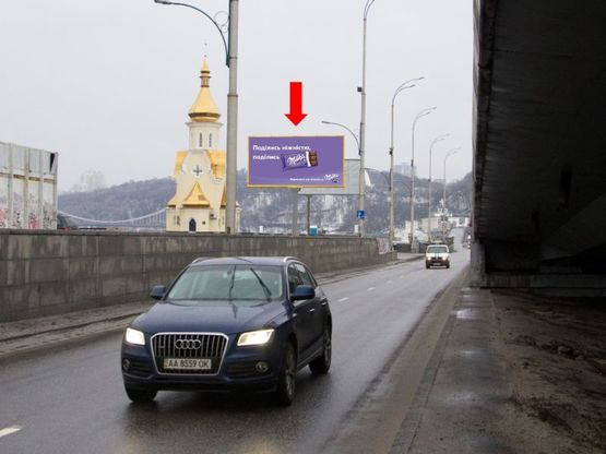 Фото рекламної площини за адресою Набережно-Крещатицкая ул., 18, в центр