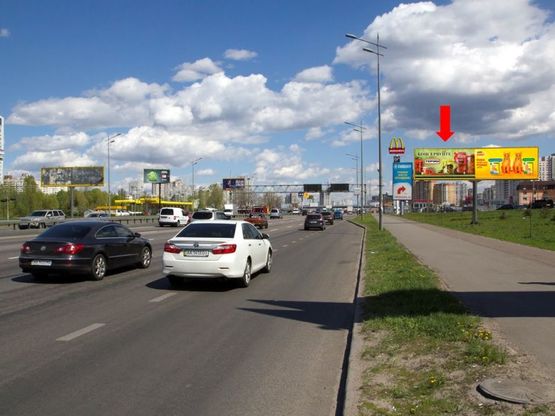 Фото рекламної площини за адресою Бажана пр. / Гришка ул., перед McDonald's, ст. м. "Позняки", из центра, левый
