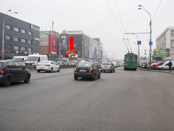 Фото рекламної площини за адресою Степана Бандеры 8, в сторону ст. м. "Почайна"