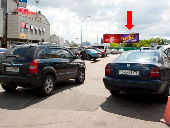 Фото рекламної площини за адресою Вокзальная пл., 1, жд вокзал, в сторону Толстого ул., правая