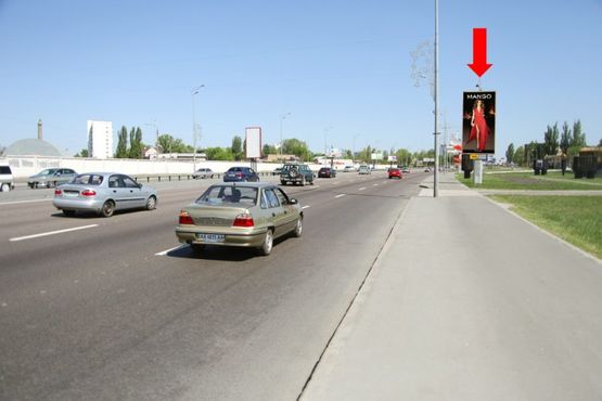 Фото рекламной плоскости по адресу Бажана пр., 160м от ст. м. "Вирлиця", в сторону Харьковская пл.