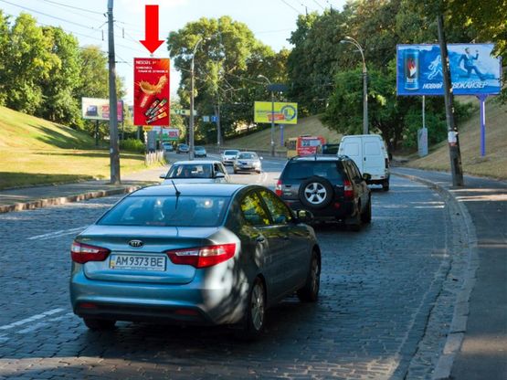 Фото рекламної площини за адресою Подольский спуск, 200м от Овручская ул., в сторону Кирилловская ул. (бывш. Фрунзе ул.)