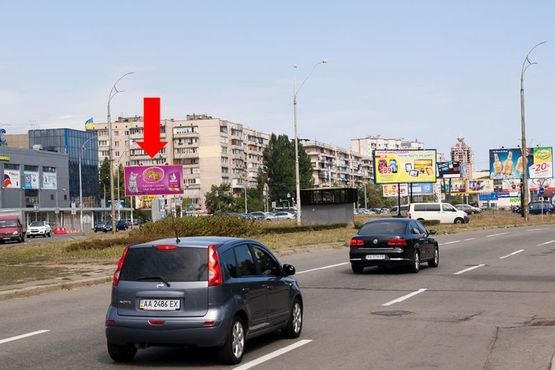 Фото рекламной плоскости по адресу Оболонский пр., разделитель за ТЦ "Патерсон", в сторону ст. м. "Оболонь"
