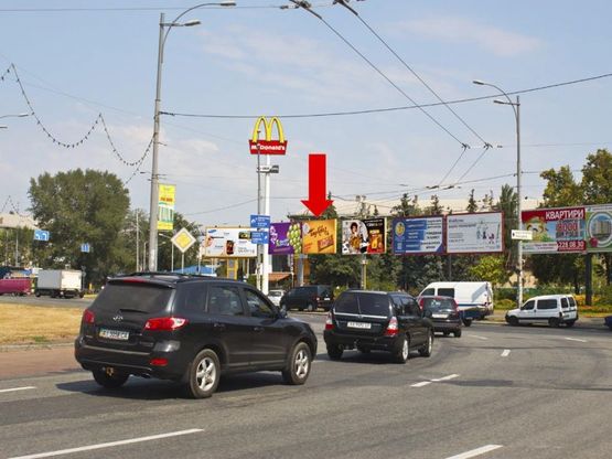 Фото рекламной плоскости по адресу Дарницкая пл. (бывш. Ленинградская пл.), на зеленой зоне, "McDonald's", в сторону Верховного Совета бул., правый