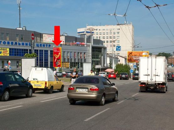 Фото рекламной плоскости по адресу Огиенка ул. (бывш. Лукашевича ул.), 4, разделитель, возле ТРЦ "Симпатик", "Фокстрот", в сторону Воздухофлотский пр.