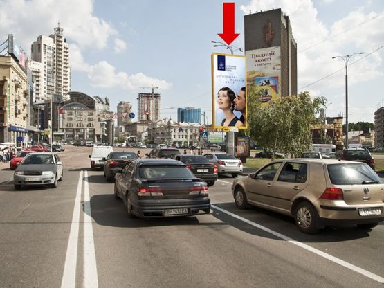 Фото рекламной плоскости по адресу Победы пл., 2 / Дмитриевская ул., напротив супермаркета "Сильпо", в сторону Шевченко бул., Жилянская ул.