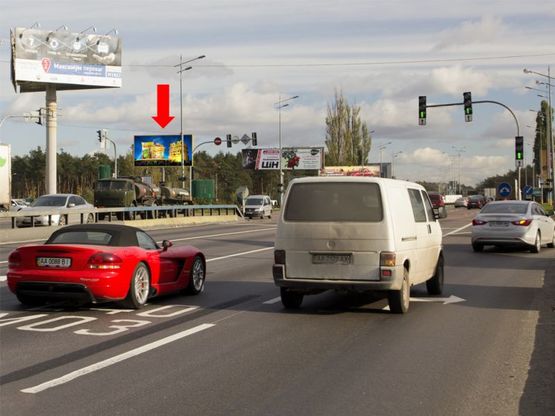 Фото рекламной плоскости по адресу Бажана пр. / Харьковская пл., на светофоре, в сторону а/п "Борисполь"