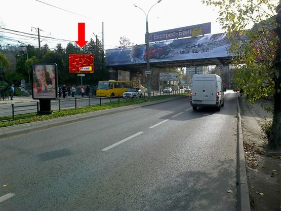 Фото рекламной плоскости по адресу Черновола пр. / Кулиша ул. / Под Дубом ул., перед ж/д мостом, на светофоре, в центр Фото рекламной плоскости по адресу Черновола пр. / Кулиша ул. / Под Дубом ул., перед ж/д мостом, на светофоре, в центр
