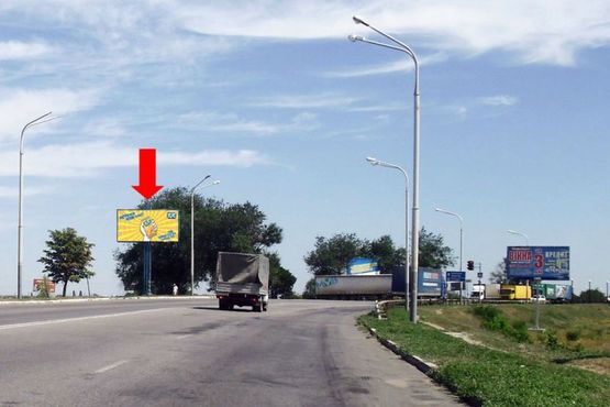 Фото рекламної площини за адресою Днепровская ул., 135, переезд через реку Гнездка