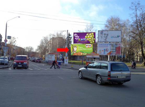 Фото рекламной плоскости по адресу Небесной сотни ул. (бывш. ул. Московская) / ул. Лятошинского, возле центрального рынка "Житний", нижний