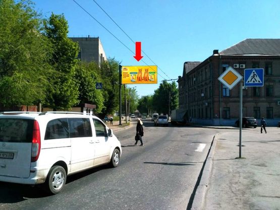 Фото рекламной плоскости по адресу Б. Гончаровская ул., 33, в сторону Конева ул.