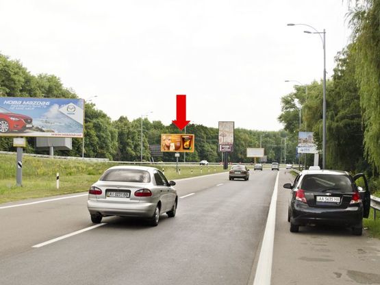 Фото рекламной плоскости по адресу Трасса Киев-Борисполь, разделитель, в сторону а/п Борисполь