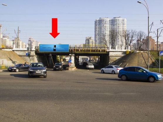 Фото рекламной плоскости по адресу Гринченко ул. / Байковая ул., в центр, левая