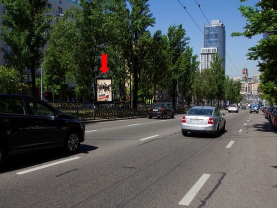 Фото рекламної площини за адресою Украинки бул., 3, на светофоре, в сторону ул. Крещатик