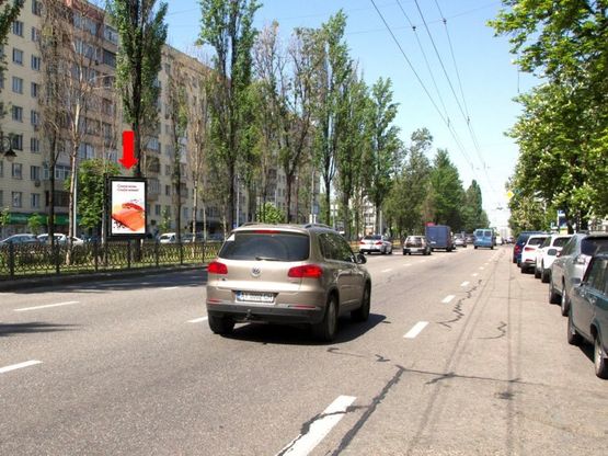 Фото рекламной плоскости по адресу Украинки бул., 17, магазин "Интертоп", в сторону ул. Крещатик