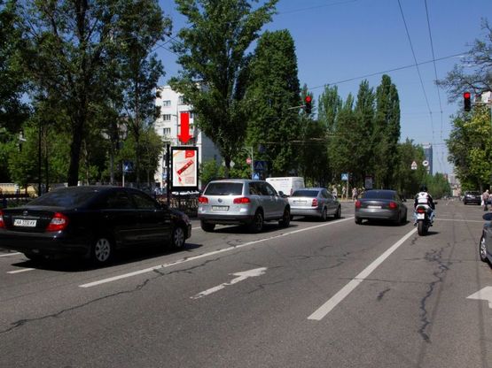 Фото рекламной плоскости по адресу Украинки бул., 13 / Новогоспитальная ул. (бывш. Щорса пер.), на светофоре, в сторону ул. Крещатик Фото рекламной плоскости по адресу Украинки бул., 13 / Новогоспитальная ул. (бывш. Щорса пер.), на светофоре, в сторону ул. Крещатик