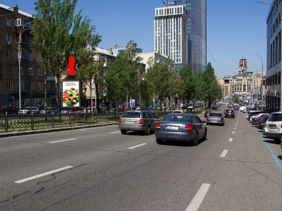 Фото рекламной плоскости по адресу Украинки бул.,  1, БЦ "Парус", в сторону ул. Крещатик