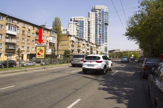 Фото рекламної площини за адресою Алмазова ул. (бывш. Кутузова ул.), 1, на разделителе, в сторону пл. Славы
