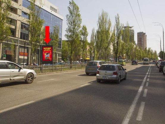 Фото рекламної площини за адресою Украинки бул., 6, в сторону пл. Л. Украинки