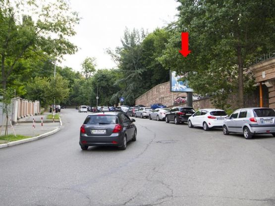 Фото рекламной плоскости по адресу Кудрявский спуск, 4 А, напротив, в сторону центра