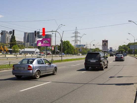 Фото рекламной плоскости по адресу Саперно-Слободская ул., 26, напротив супермаркета "Leroy Merlin", на светофоре, в сторону Южного моста