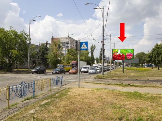 Фото рекламной плоскости по адресу Верховного Совета бул., 36, перед ТЦ "Проспект", супермаркетами "Фокстрот", "Ашан" в сторону Дарницкой пл.