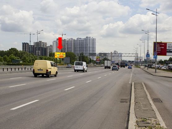 Фото рекламной плоскости по адресу Бажана пр., напротив ТРЦ "Пирамида", в сторону ст. м. "Харьковская", из центра