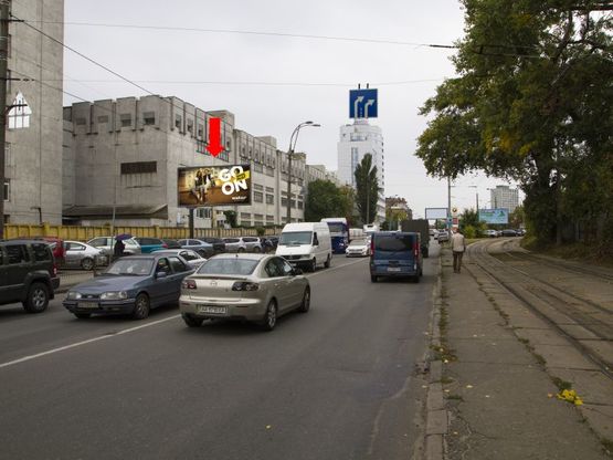 Фото рекламной плоскости по адресу Дегтяревская ул. 51, на светофоре, в сторону пр. Победы