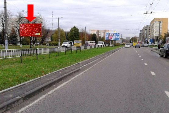 Фото рекламной плоскости по адресу Черновола пр., 61, в центр, возле супермаркета "Фокстрот", "McDonald's"