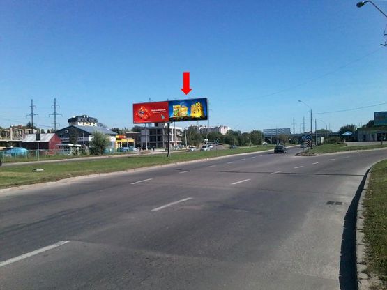 Фото рекламної площини за адресою Хуторовка ул., со стороны Стрыйская ул., возле рынка "Шувар", разделитель, правый Фото рекламної площини за адресою Хуторовка ул., со стороны Стрыйская ул., возле рынка "Шувар", разделитель, правый