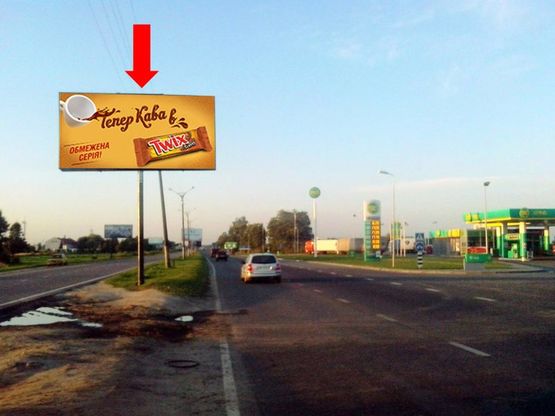 Фото рекламной плоскости по адресу Стрыйская ул., 179, разделитель, возле АЗС "WOG", ТРЦ "King Cross", супермаркетов "Ашан", "Фокстрот", "Эпицентр", из центра