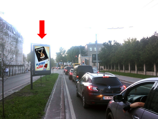 Фото рекламной плоскости по адресу Черновола пр., 39 / Под Дубом ул., разделитель, из центра