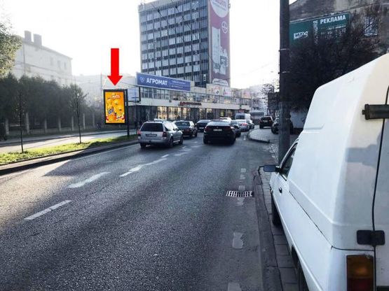 Фото рекламной плоскости по адресу Черновола пр. / Детько ул., разделитель, в центр