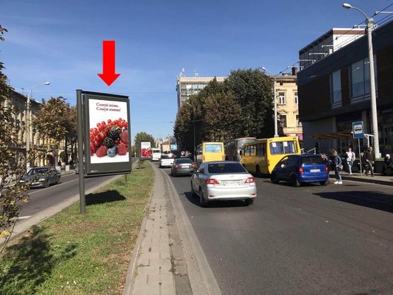 Фото рекламной плоскости по адресу Черновола пр., 9 / Зерновая ул., разделитель, возле отеля "Львов", на светофоре, из центра Фото рекламной плоскости по адресу Черновола пр., 9 / Зерновая ул., разделитель, возле отеля "Львов", на светофоре, из центра