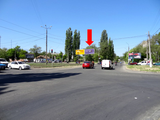 Фото рекламної площини за адресою Чкалова ул. / Садовая ул., возле супермаркета "АТБ", разделитель, в центр, правая