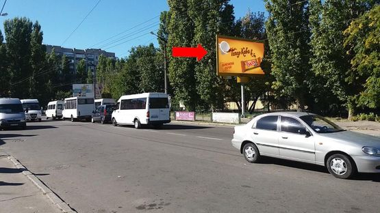 Фото рекламной плоскости по адресу Курортная ул. (бывш. Бутомы ул.) / Озерная ул. (бывш. Красных Маевщиков ул.), из центра