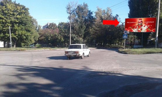 Фото рекламной плоскости по адресу 8 Марта ул. / ул. Калинина, возле автоцентра Фото рекламной плоскости по адресу 8 Марта ул. / ул. Калинина, возле автоцентра