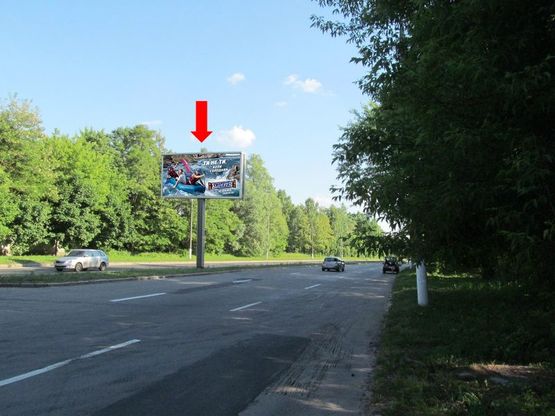 Фото рекламної площини за адресою Киевская ул., возле автосалона "Skoda", разделитель