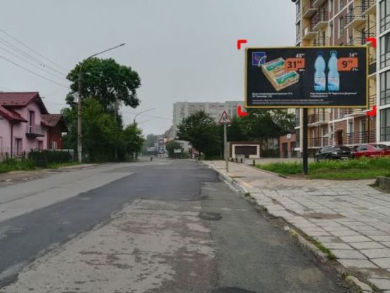 Фото рекламной плоскости по адресу вул. Стрийська (навпроти буд. 179)