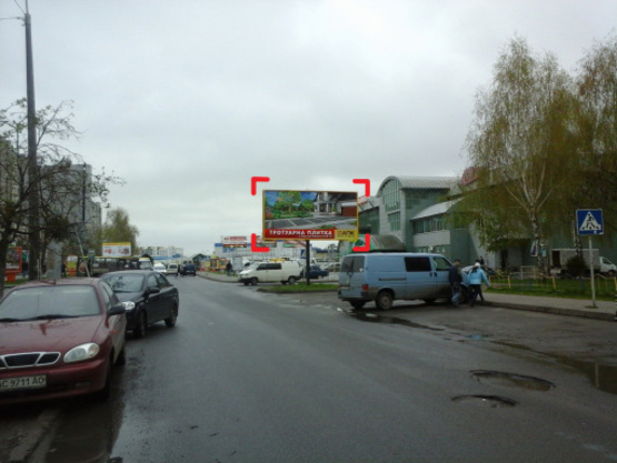 Фото рекламної площини за адресою вул. Кравчука, навпроти буд № 28 Фото рекламної площини за адресою вул. Кравчука, навпроти буд № 28