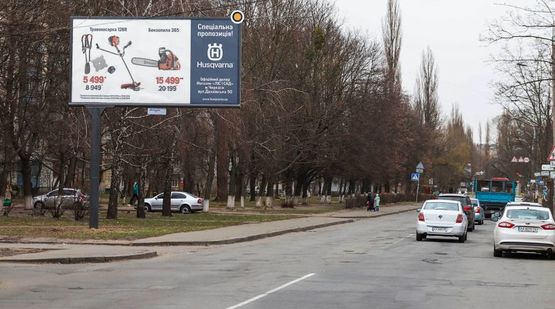 Фото рекламной плоскости по адресу Королева Академика пр., 4, сквер, к ул.Семьи Сосниных Фото рекламной плоскости по адресу Королева Академика пр., 4, сквер, к ул.Семьи Сосниных