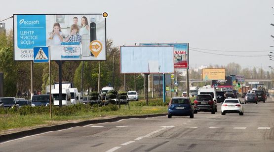 Фото рекламной плоскости по адресу Богатырская ул.,6А, разделитель, к Вышгороду Фото рекламной плоскости по адресу Богатырская ул.,6А, разделитель, к Вышгороду