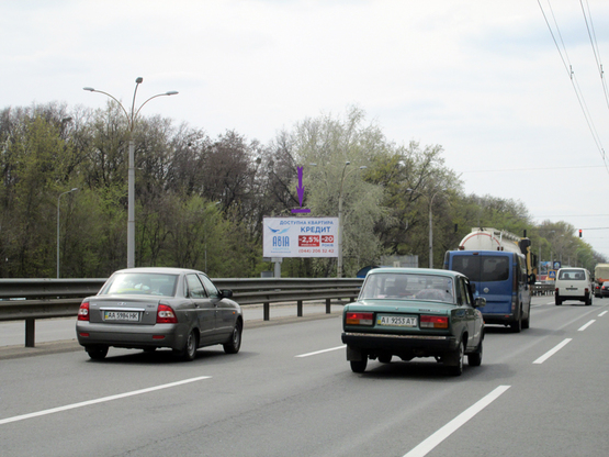Фото рекламной плоскости по адресу ул.Глушкова, №30, ТЦ "Магелан", выезд из города