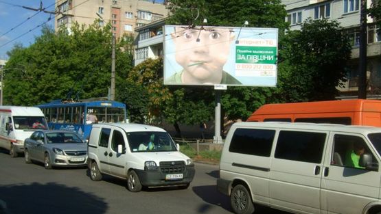 Фото рекламной плоскости по адресу Комарова ул, 2, из центра Фото рекламной плоскости по адресу Комарова ул, 2, из центра