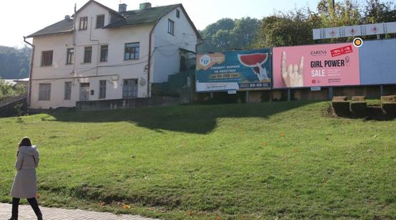 Фото рекламної площини за адресою Гагарина ул, напротив входа в Ж/Д вокзал, шестой справа